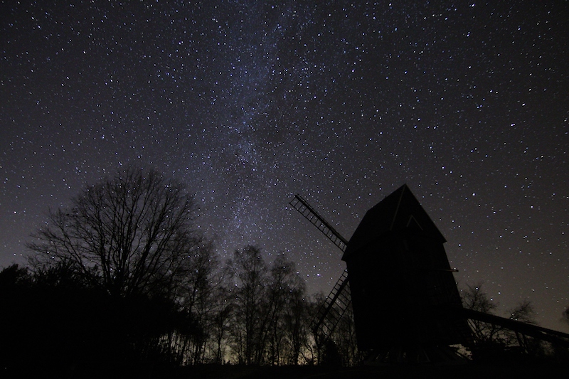 milchstrae-ber-der-prietzener-bockwindmhle_-thomas-becker__800x533.jpg